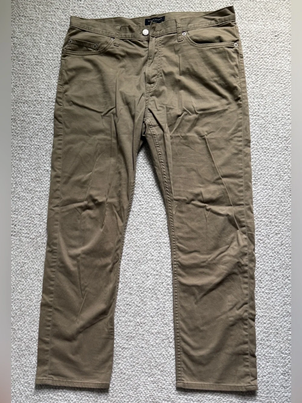 Banana Republic Men's Slim Fit Chino Pants in Khaki